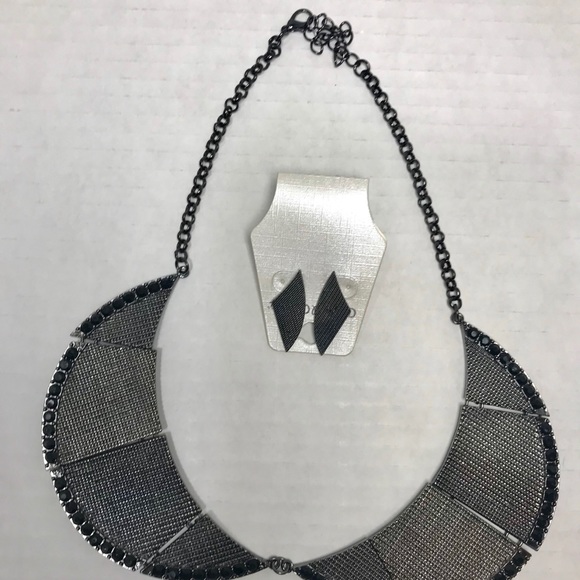 Gunmetal Statement  necklace - Picture 2 of 2